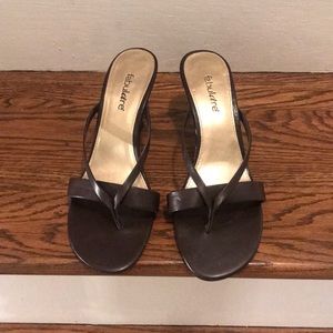 Fabulaire Brown thong sandals 9